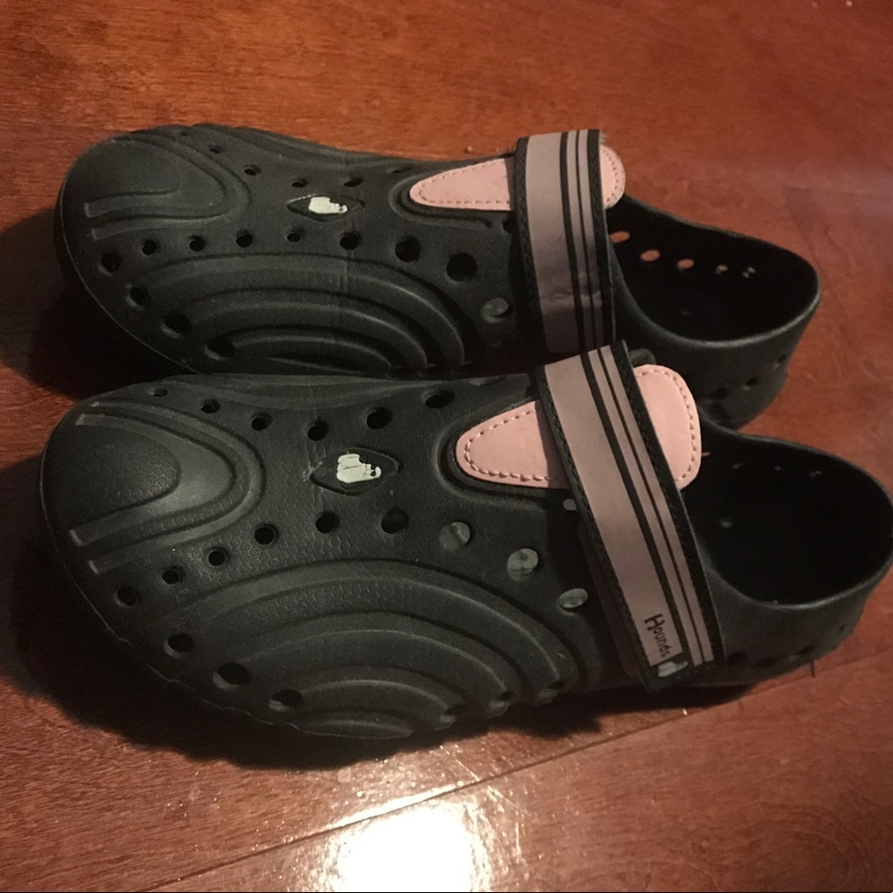 Hounds crocs